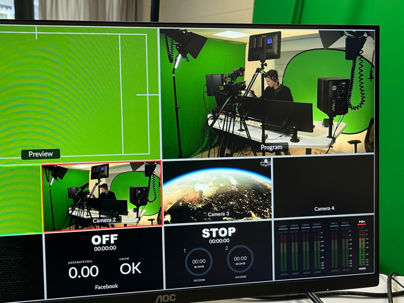 Video software in de studio, met green screen en multi-camera opname.